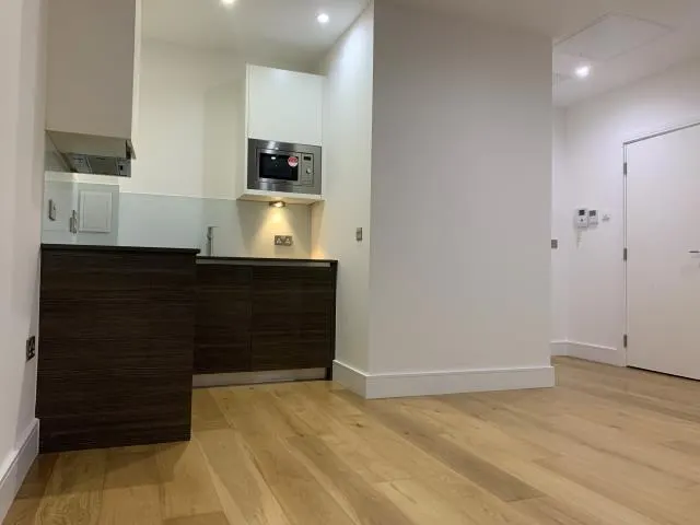 Staines Road, Hounslow, TW3, photo 2