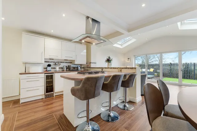 Douglas Park, Atherton, M46, photo 2