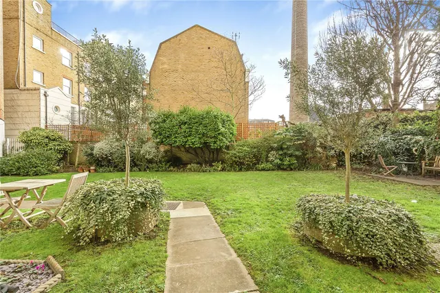 Photo 2 — Fawcett Street, London, SW10