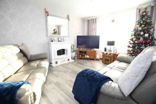 Photo 3 — Lilac Hill, Cumbernauld, G67 3QL