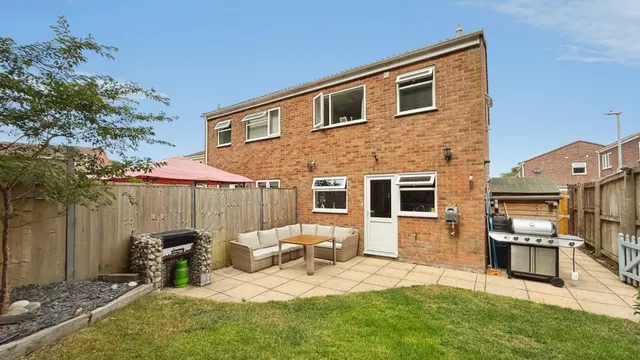Photo 2 — Matravers Close, Westbury