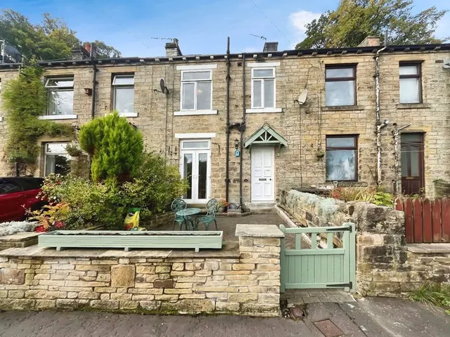 Belle Vue Terrace, Luddendenfoot, West Yorkshire, HX2, photo 1
