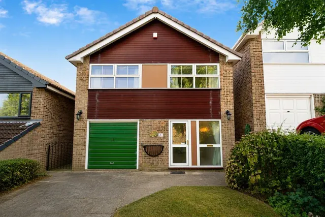 Woodside Court, Horsforth, Leeds, photo 1