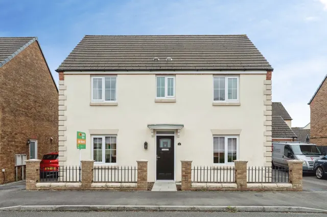 Six Mills Avenue, Swansea, SA4, photo 1
