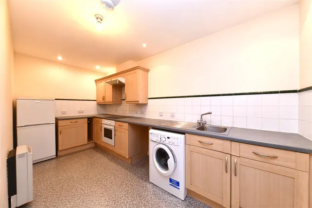 Photo 3 — Bedwell Crescent, Stevenage, Herts, SG1 1WZ