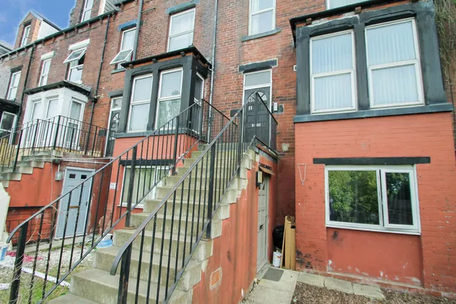 Stanningley Road, Armley, LS12, photo 1