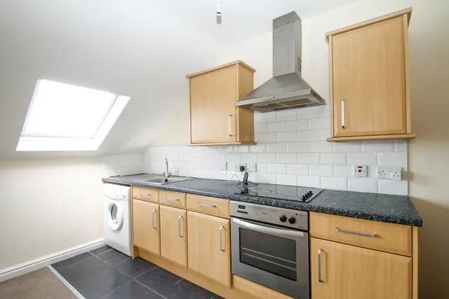 Stanningley Road, Armley, LS12, photo 3