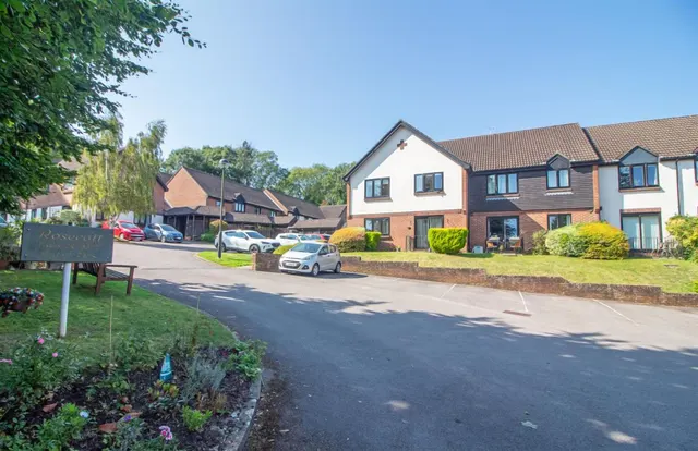 Havant Road, Horndean, Waterlooville, PO8 0XA, photo 1