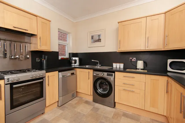 Chatsworth Road, Chesterfield, S40, photo 3