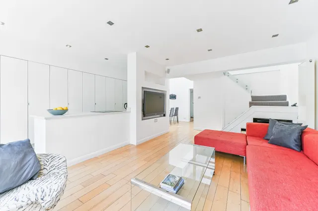 Photo 2 — 5 Caroline Close, Croydon