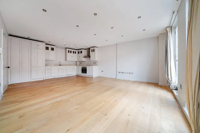 Photo 2 — 25 Bartholomew Street, Newbury, RG14