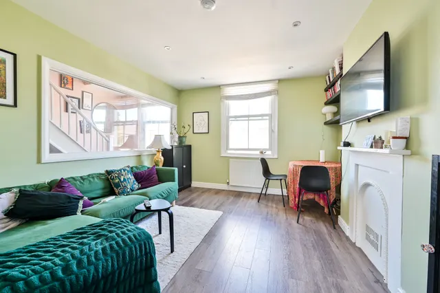 Flat 3, 57 Endwell Road, London, photo 1