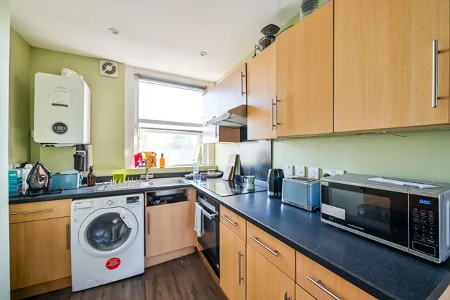 Photo 3 — Flat 3, 57 Endwell Road, London