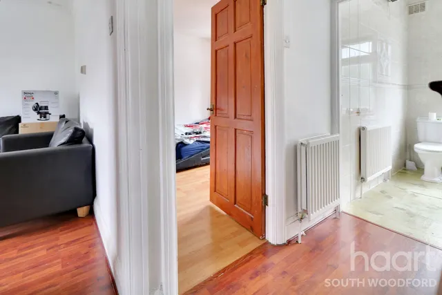 Hermon Hill, Wanstead, E18, photo 2