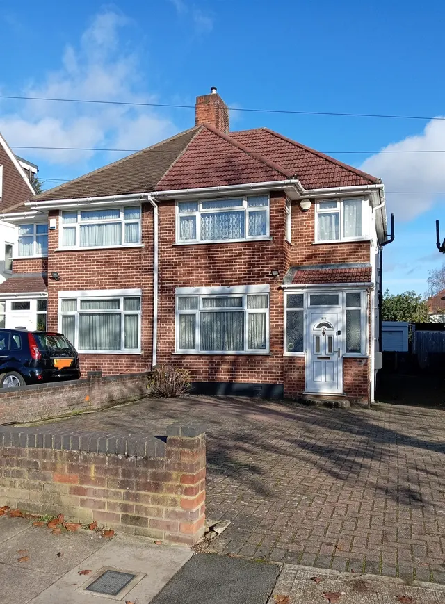 Photo 2 — Kenton Lane, Harrow