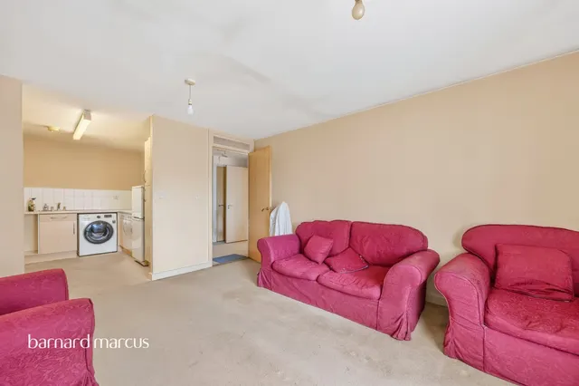 Hogarth Crescent, Croydon, photo 1