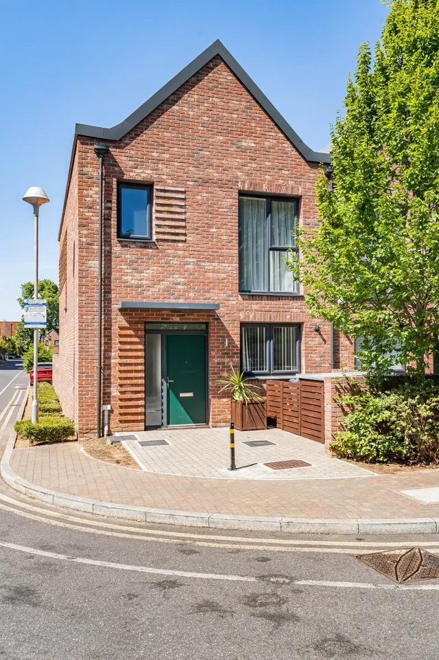 Reynard's Way, Brentford, TW8, photo 2