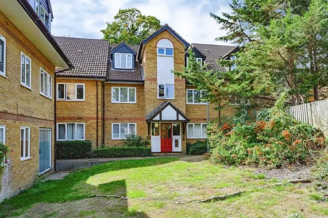 Rochester Drive, WATFORD, photo 1