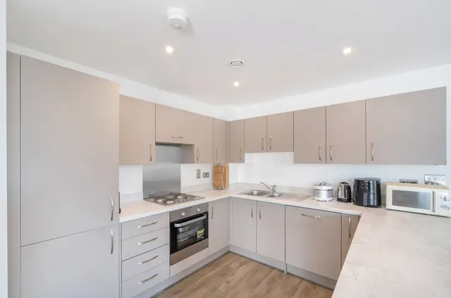 Hewitts Way, Walton On Thames, KT12, photo 3