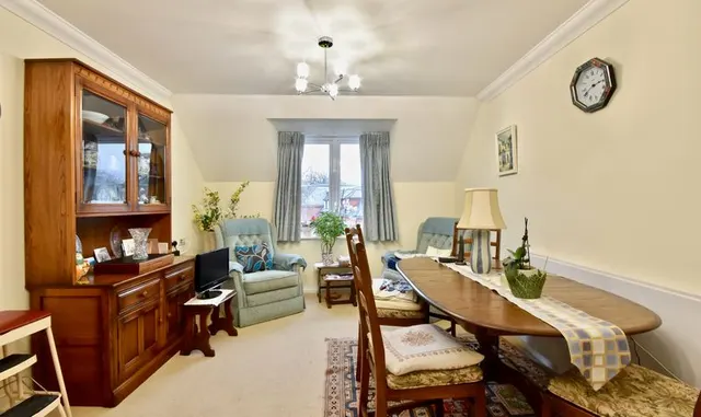 Leatherhead Road, Headley Lodge, KT21, photo 2