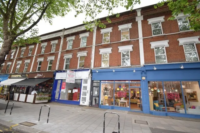 Chiswick High Road, London, photo 3