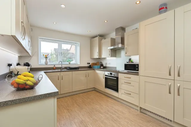 Photo 2 — Elmwood Close, Oakley, Aylesbury