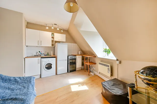 Photo 3 — Top Floor Flat, 6 Staines Road