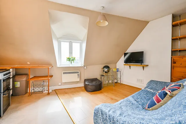 Photo 2 — Top Floor Flat, 6 Staines Road