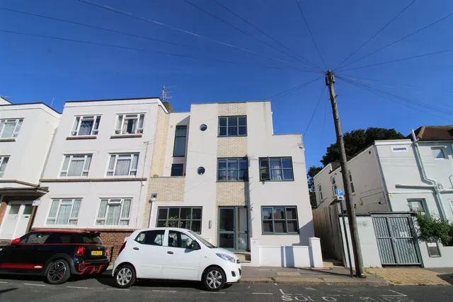 Payne Avenue, BN3, photo 1