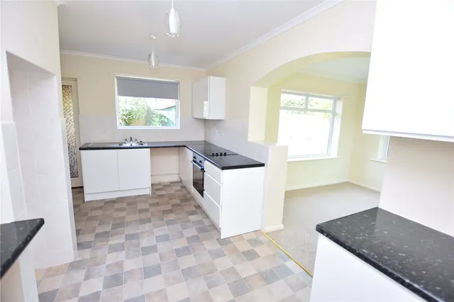Photo 3 — Hilder Gardens, Farnborough, Hampshire, GU14 7BQ