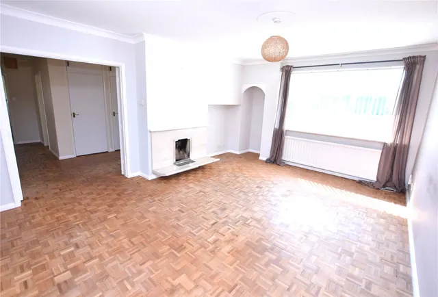 Photo 2 — Hilder Gardens, Farnborough, Hampshire, GU14 7BQ