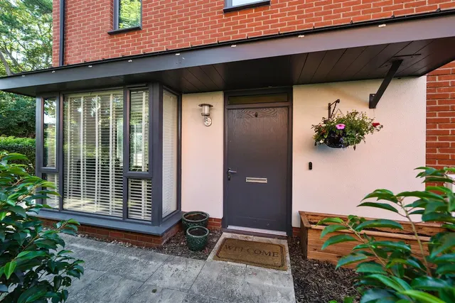 Zachary Close, Coulsdon, CR5, photo 2