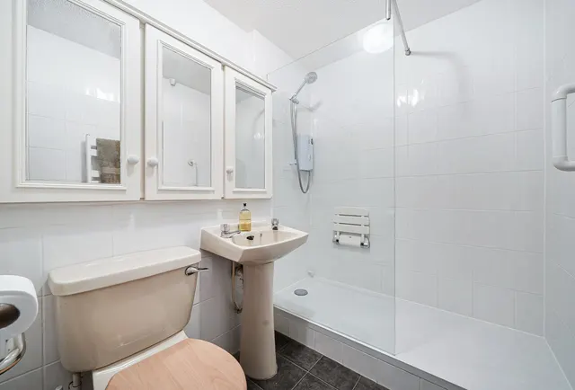 Photo 3 — Holme Grange, Kent, Rusthall Road, TN4 8RF