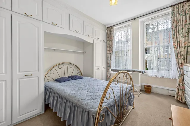 Sutton Court, London, W4, photo 3