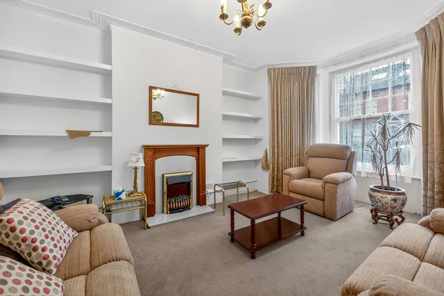 Sutton Court, London, W4, photo 2