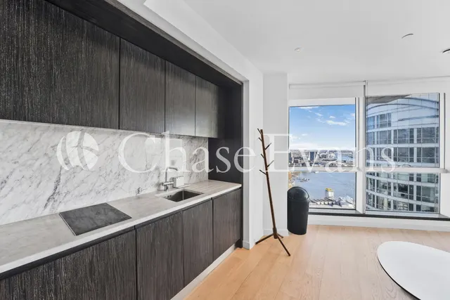 Photo 3 — Charrington Tower, Providence Wharf, 11 Biscayne Avenue, Canary Wharf, London, E14