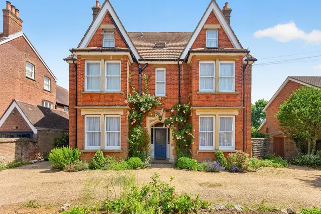 Rosebery Avenue, Harpenden, photo 1