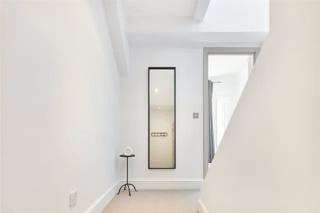 Photo 3 — Harcourt Terrace, Earls Court, London, SW10