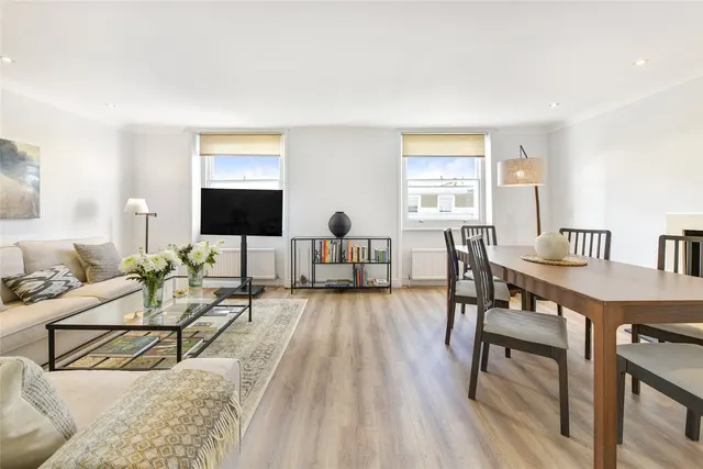 2 bedroom flat — Harcourt Terrace, Earls Court, London, SW10