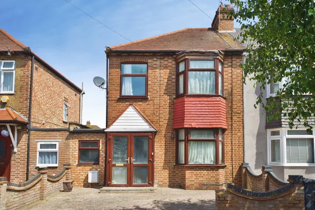 Dover Road, London, N9, photo 1