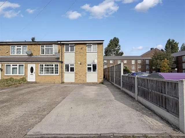 Old Farm Close, Hounslow, photo 1