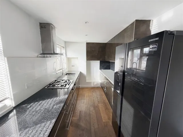 Old Farm Close, Hounslow, photo 3