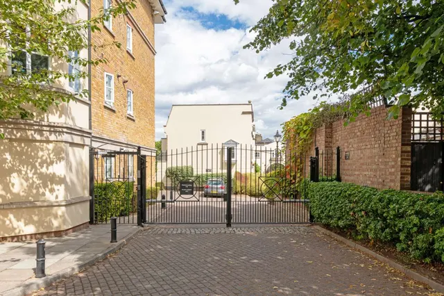 Photo 3 — Sycamore Mews, London, SW4 0SY