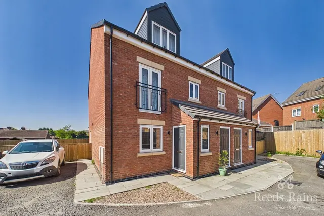 Groot Close, Sunnyside, S66, photo 1