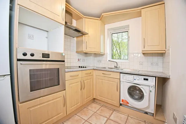Photo 3 — Grangemoor Court, Cardiff, CF11