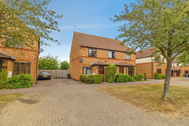 Isaacson Drive, Wavendon Gate, Milton Keynes, Buckinghamshire, MK7, photo 1