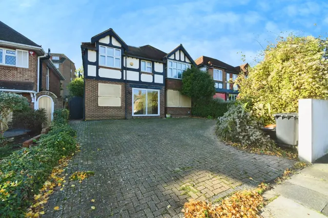 Photo 2 — Goldstone Crescent, Hove