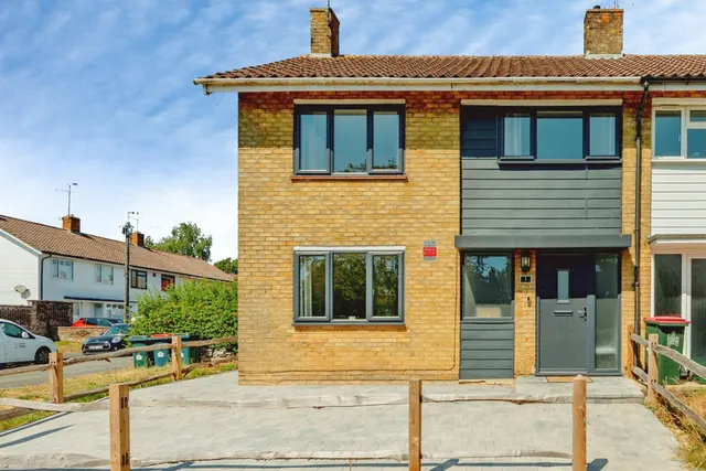 Thatcher Close, Crawley, photo 1