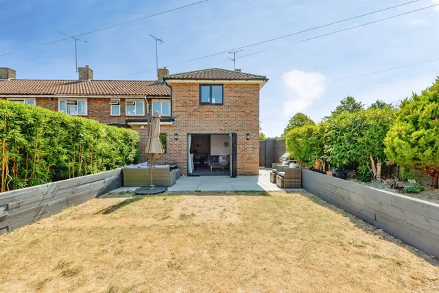Photo 2 — Thatcher Close, Crawley