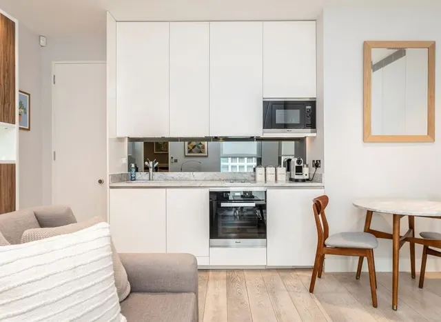 Photo 3 — Warwick Court, Bloomsbury, WC1R